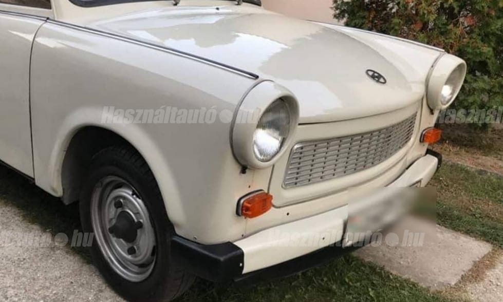 Időkapszulának tűnik ez az alig használt komáromi Trabant
