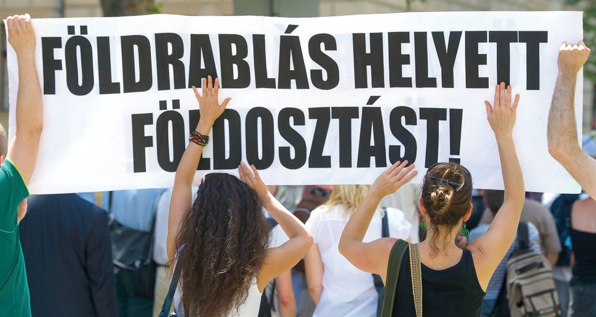 Mit művel a földtörvény?