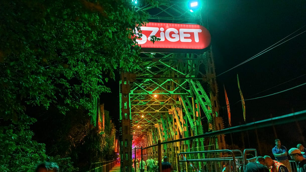 Reagált Kádár Tamás arra, hogy Vitézy olcsóbb Sziget-jegy ígéretével kampányol
