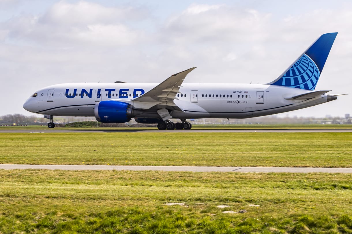 A pilóta vészjelzése után kényszerleszállást hajtott végre egy United Airlines-járat Washingtonban 230 emberrel a fedélzetén