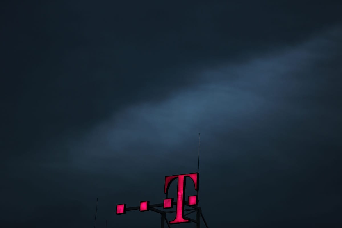 A Békés megyei önkormányzat férfiai is szerződést bontanak a Telekommal