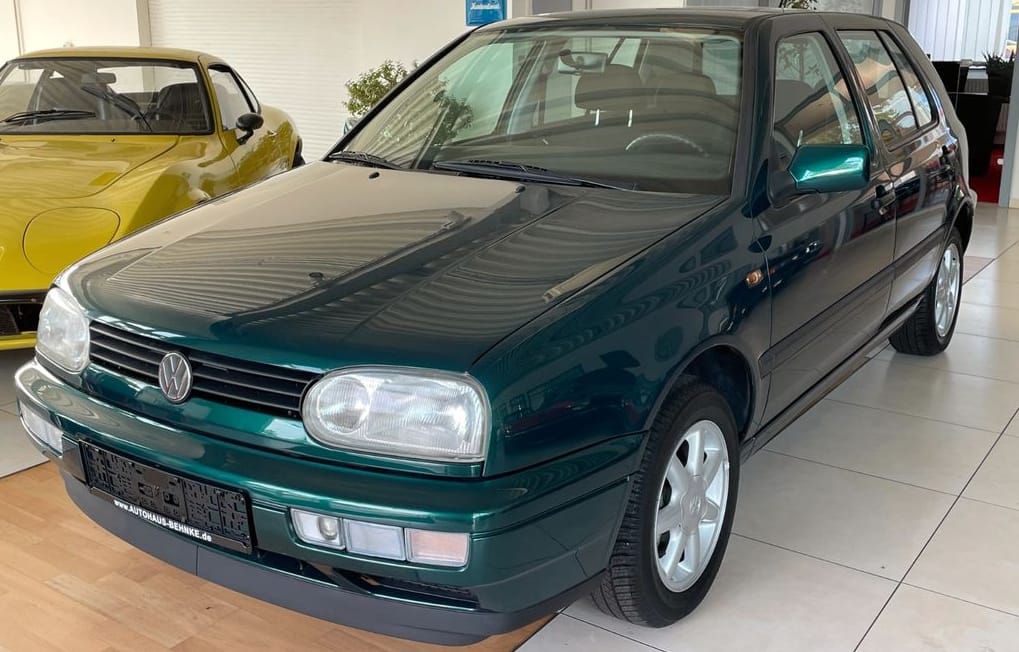 A nagyi 26 éves VW Golfja, amiben csak 50 kilométer van