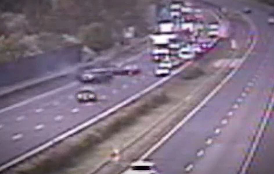 A vétlen autóst passzírozták a zajvédő falra az M7-esen – videó