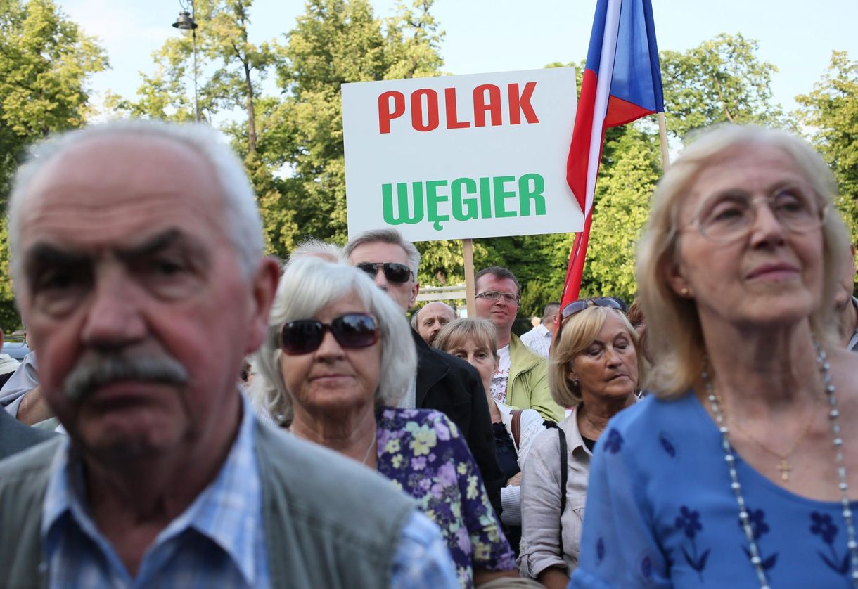 Orbán Viktor mellett, a Tavares-jelentés ellen tüntettek Varsóban