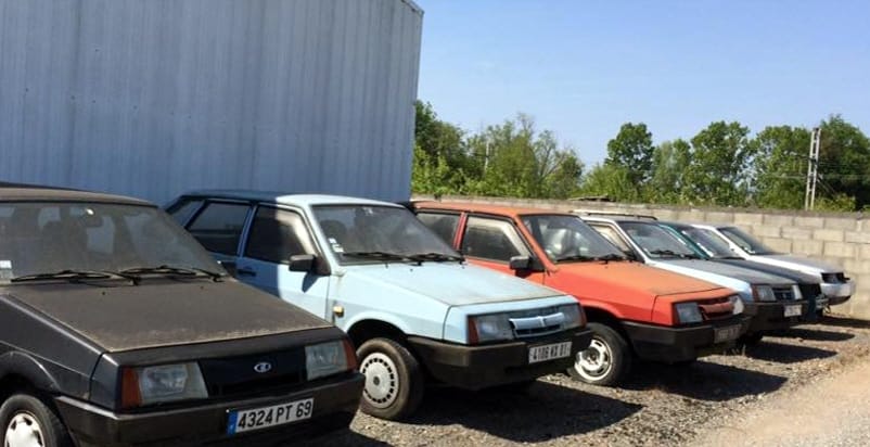 Fotók: Találtak egy elhagyott, kocsikkal teli Lada-kereskedést