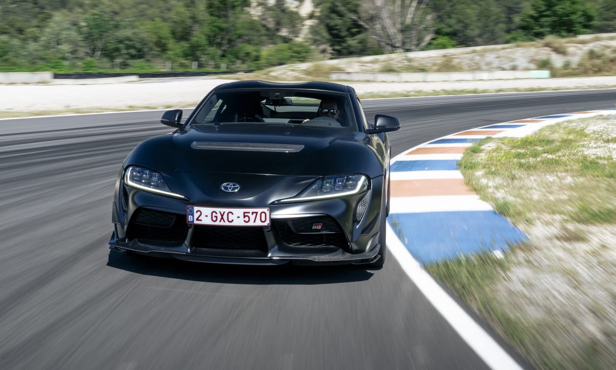 70 millió forintos elérhetetlen álom: versenypályáztunk a Toyota Supra búcsúzó verzióival
