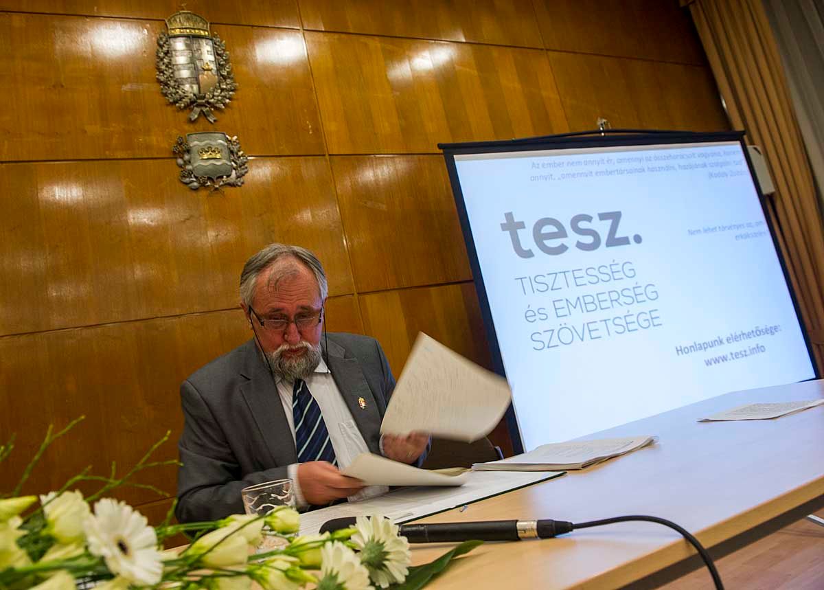 Településnyi területeket oszt szét oligarcháinak a kormány