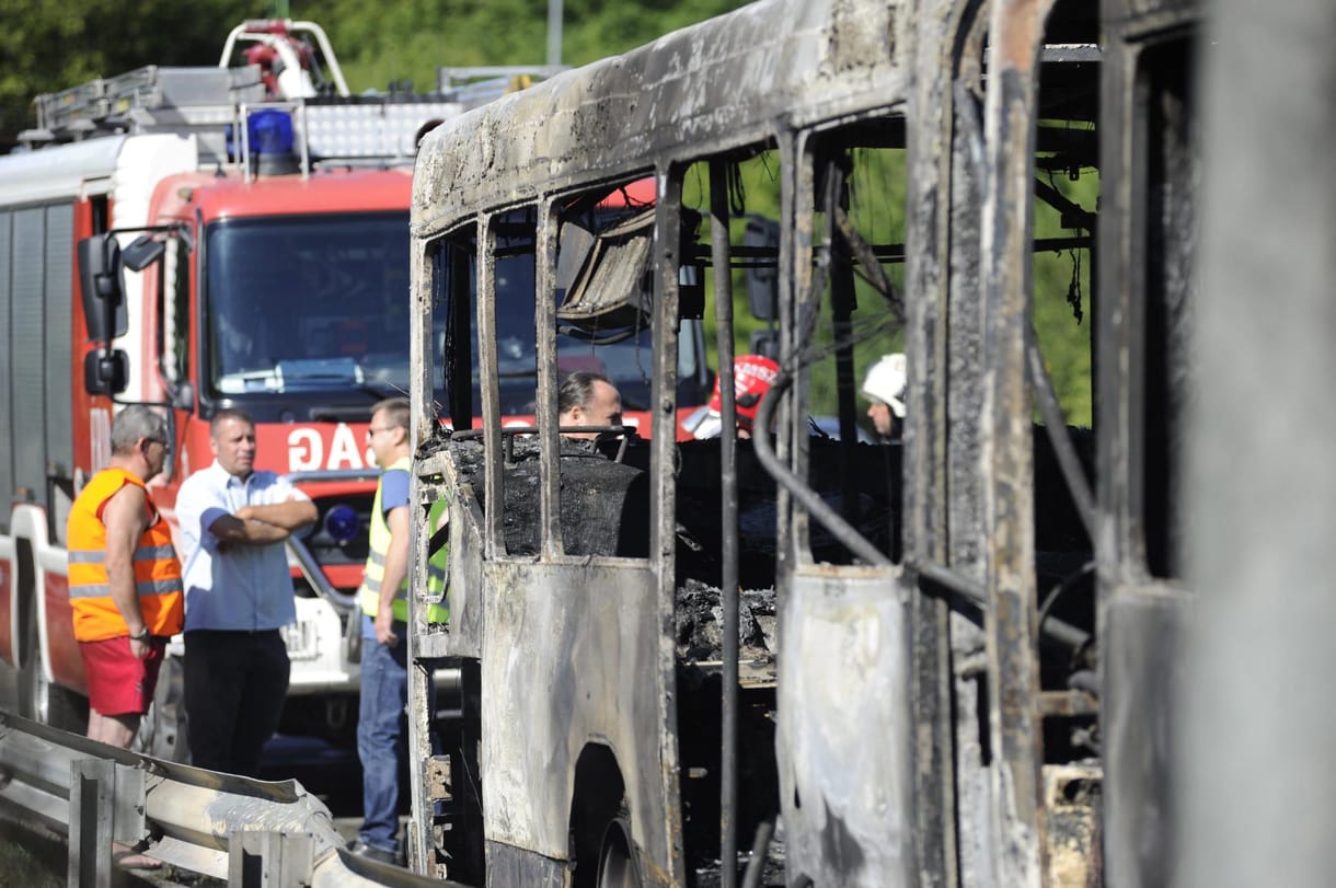 Több kilométeres még a dugó az M1-M7-esen