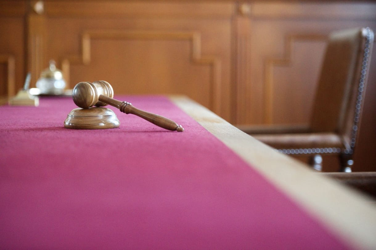 Pingpongütővel támadt a rendőrökre, hat évre kiutasították a szír férfit