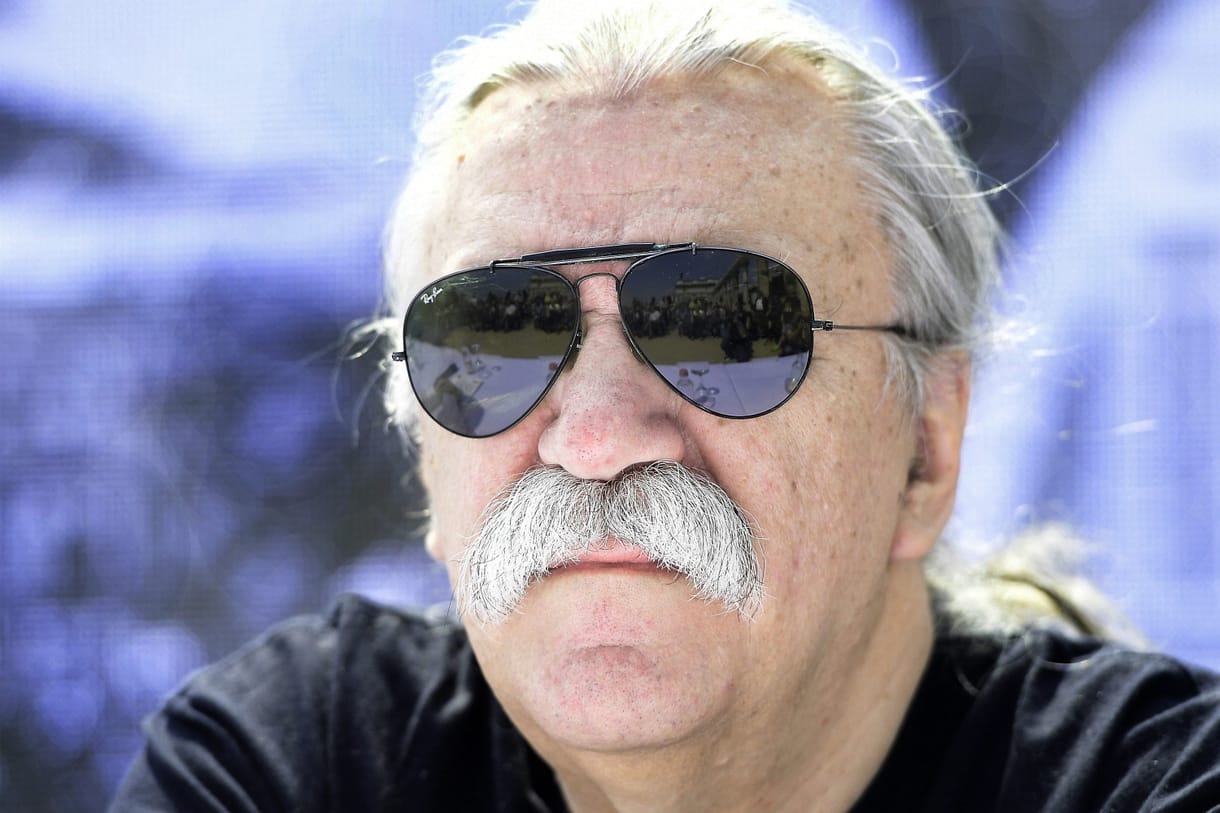 Ferenc pápa miatt csúszik a P. Mobil koncertje
