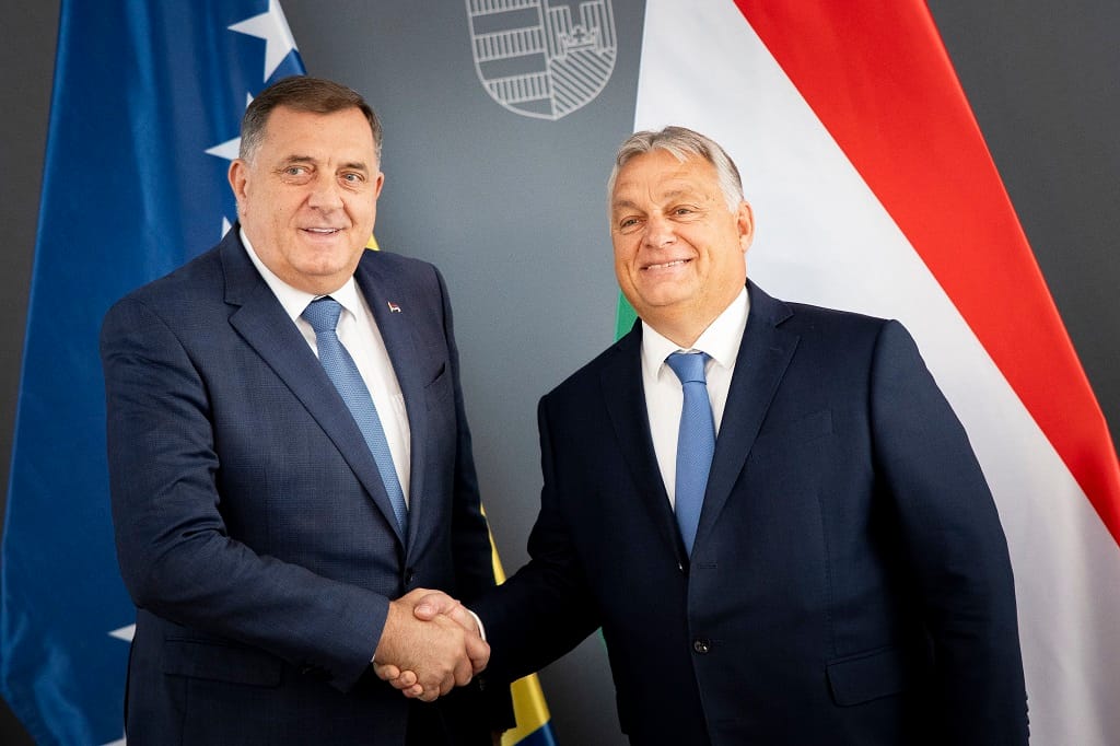 Orbánnak hálálkodik Dodik, amiért nem adtak ki ellene nemzetközi elfogatóparancsot