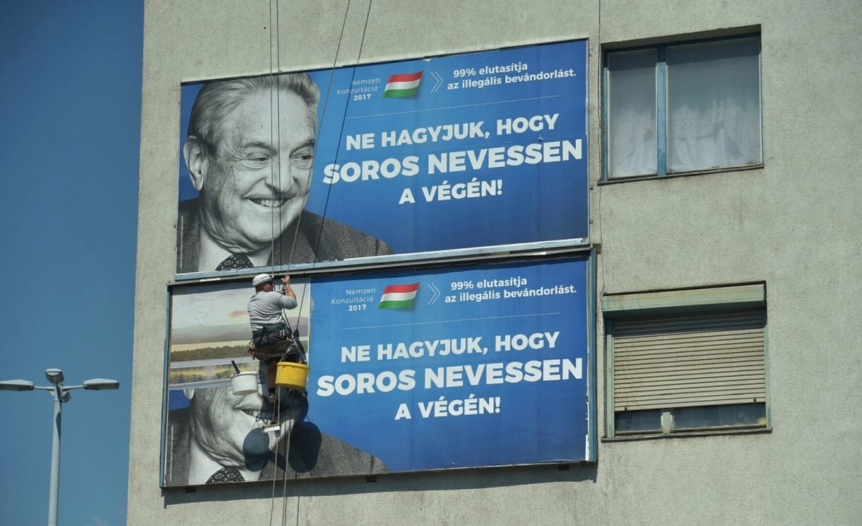 Elegáns, de megalázó választ kapott a kormány a Soros-plakátokra