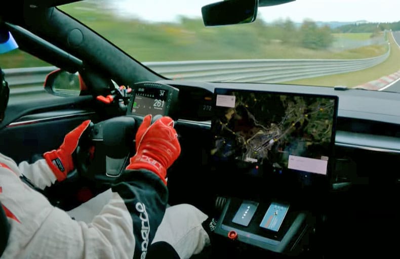 A Tesla Model S Plaid a leggyorsabb sorozatgyártású elektromos autó a Nürburgringen
