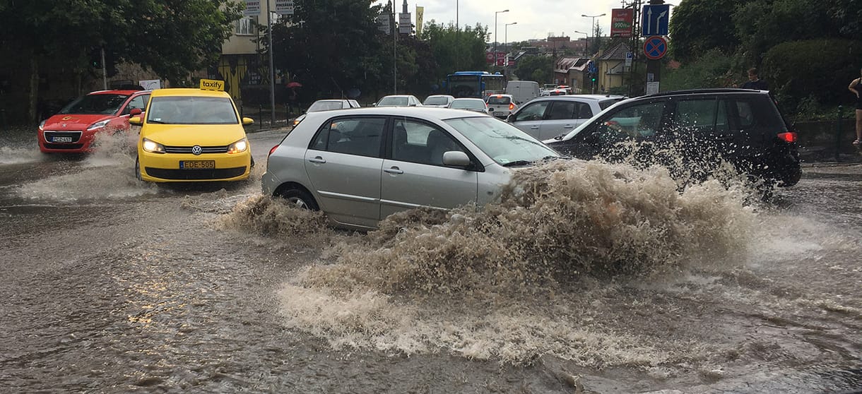Hőség és felhőszakadás jön, narancs figyelmeztetést adtak ki