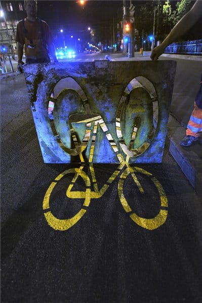 Balesetveszélyes a kerékpárút Győrben