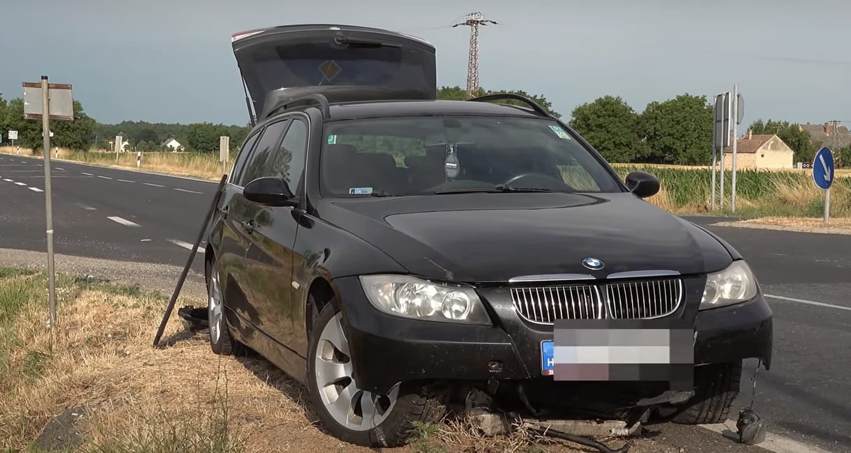 Kifutott a vonat elé, hogy elkerülje az ütközést egy balesetező sofőr
