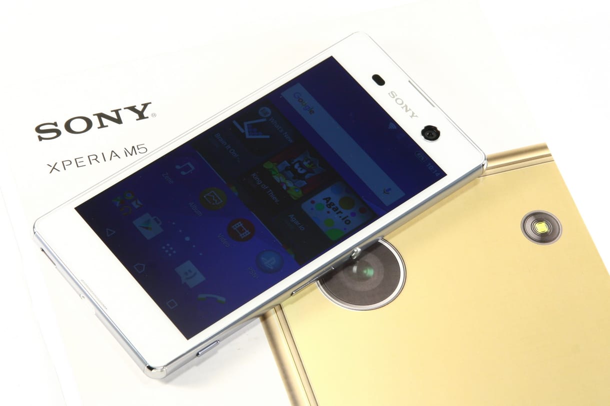 Kipróbáltuk a megfizethetően vízálló Sony telefont