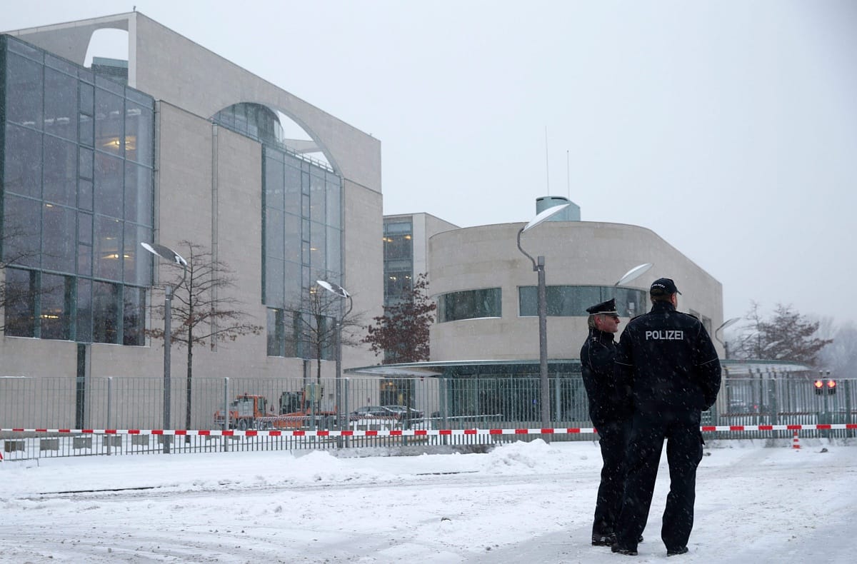 Ártalmatlan volt a Merkel berlini hivatalánál talált csomag