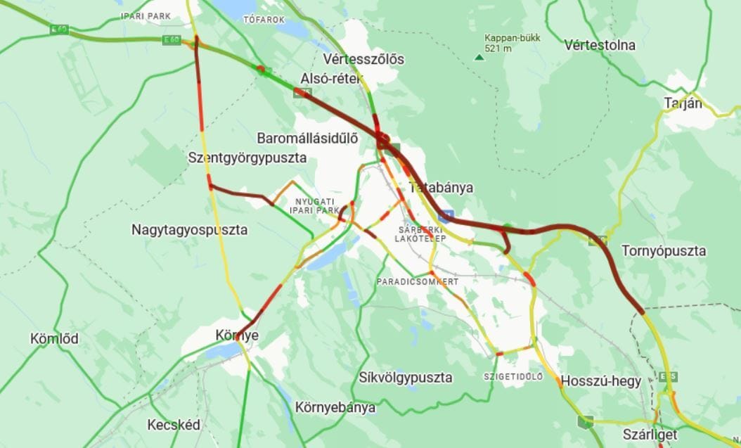 Az M1-es egyik hídjának hajtott egy teherautó, még mindig 10 kilométeres a sor