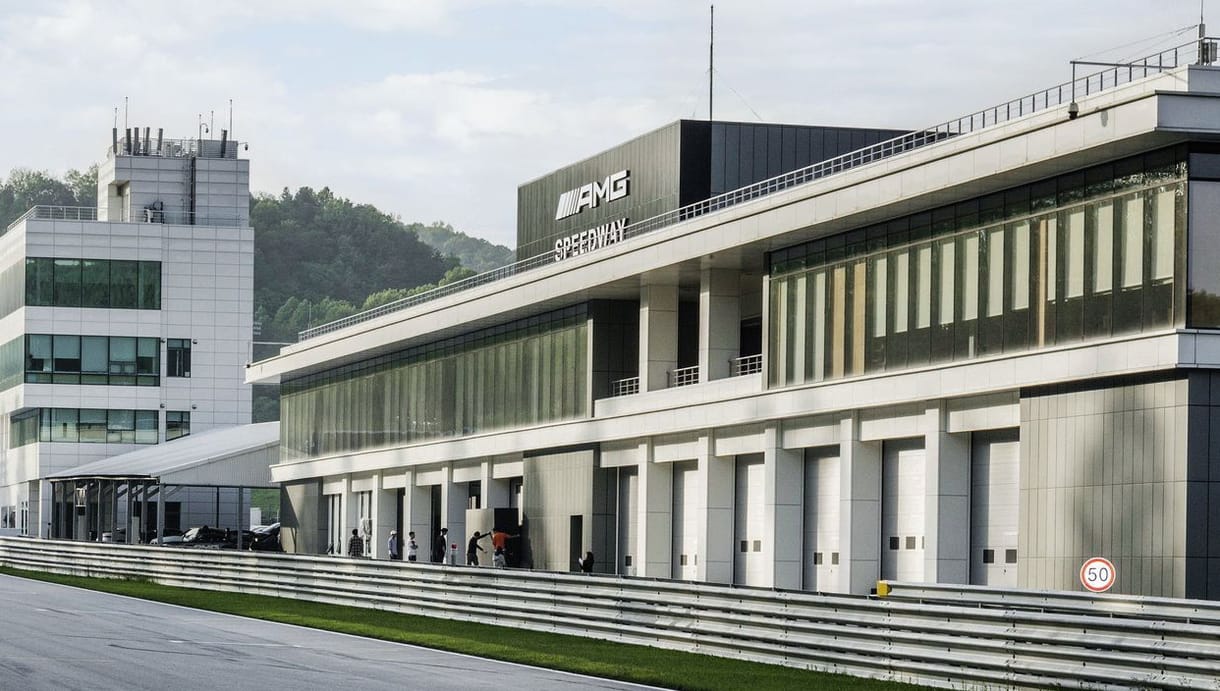 Saját versenypályát vett magának a Mercedes AMG