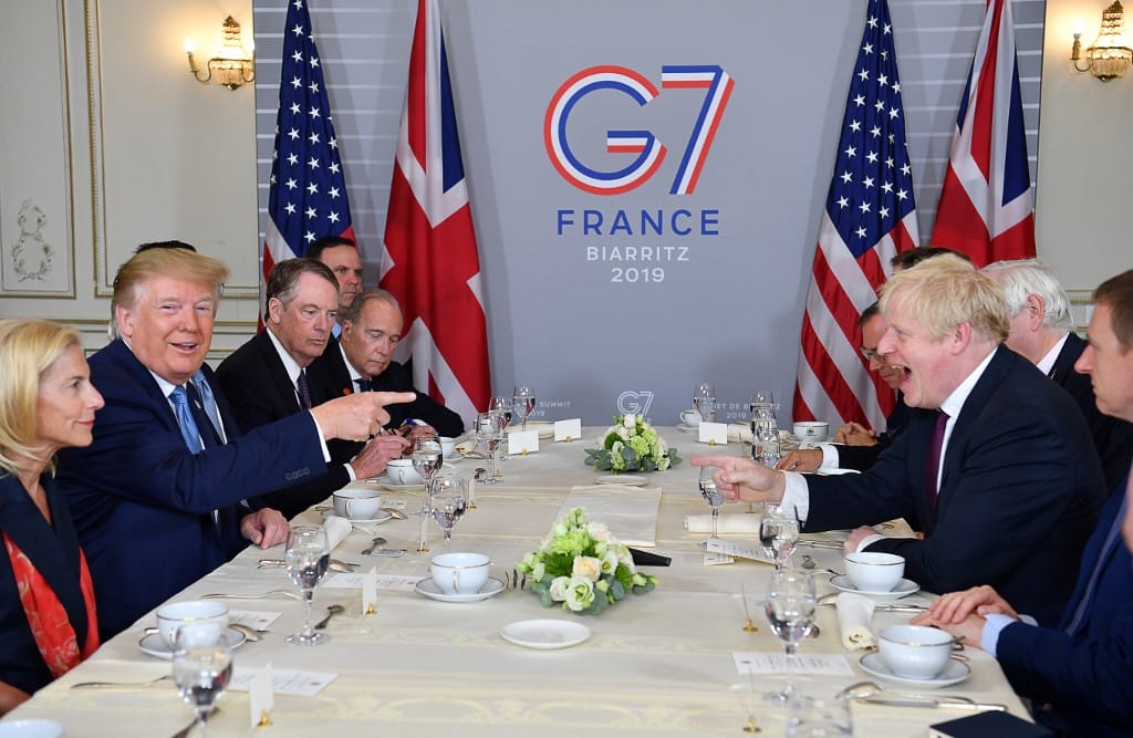 Donald Trump ígért egy nagyot a brit kormányfőnek