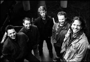 Leállította a Pearl Jam énekese saját koncertjüket egy nőt inzultáló férfi miatt