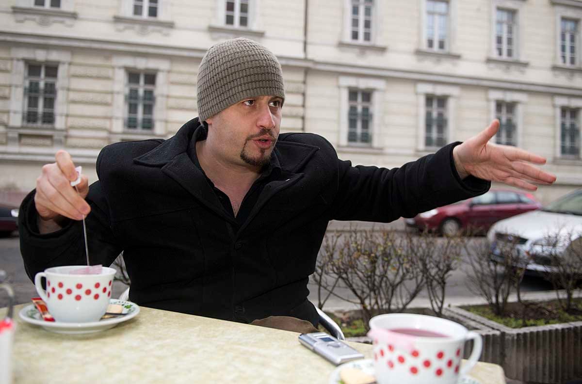 Puzsér: Oda kell tenni a politikusok torkára a kést 