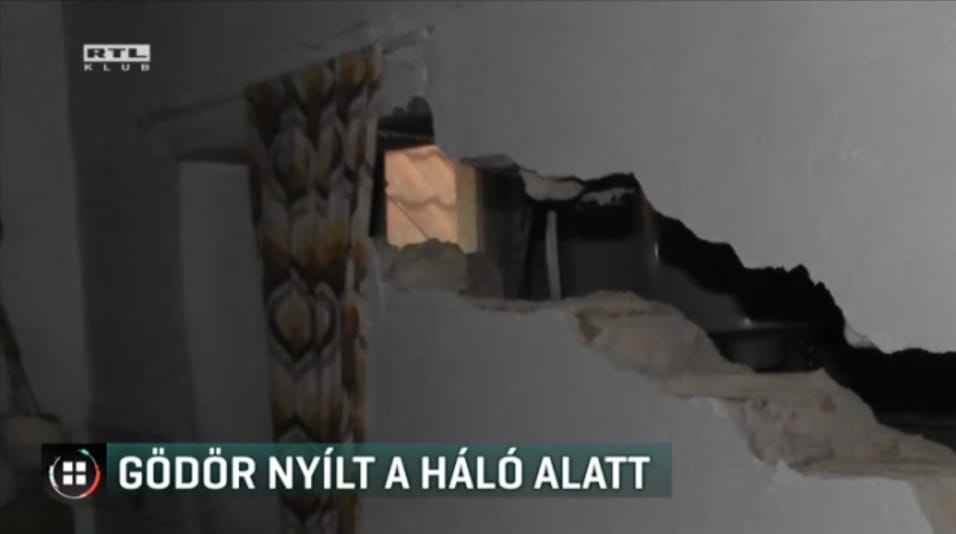Rémálom: óriási gödörbe szakadt bele egy bogádi ház hálószobája