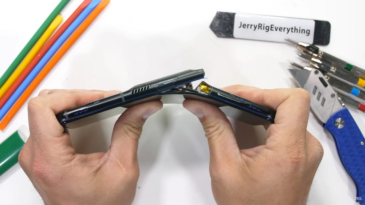 Mutatós a Lenovo új telefonja, csak ne törne ketté olyan könnyen