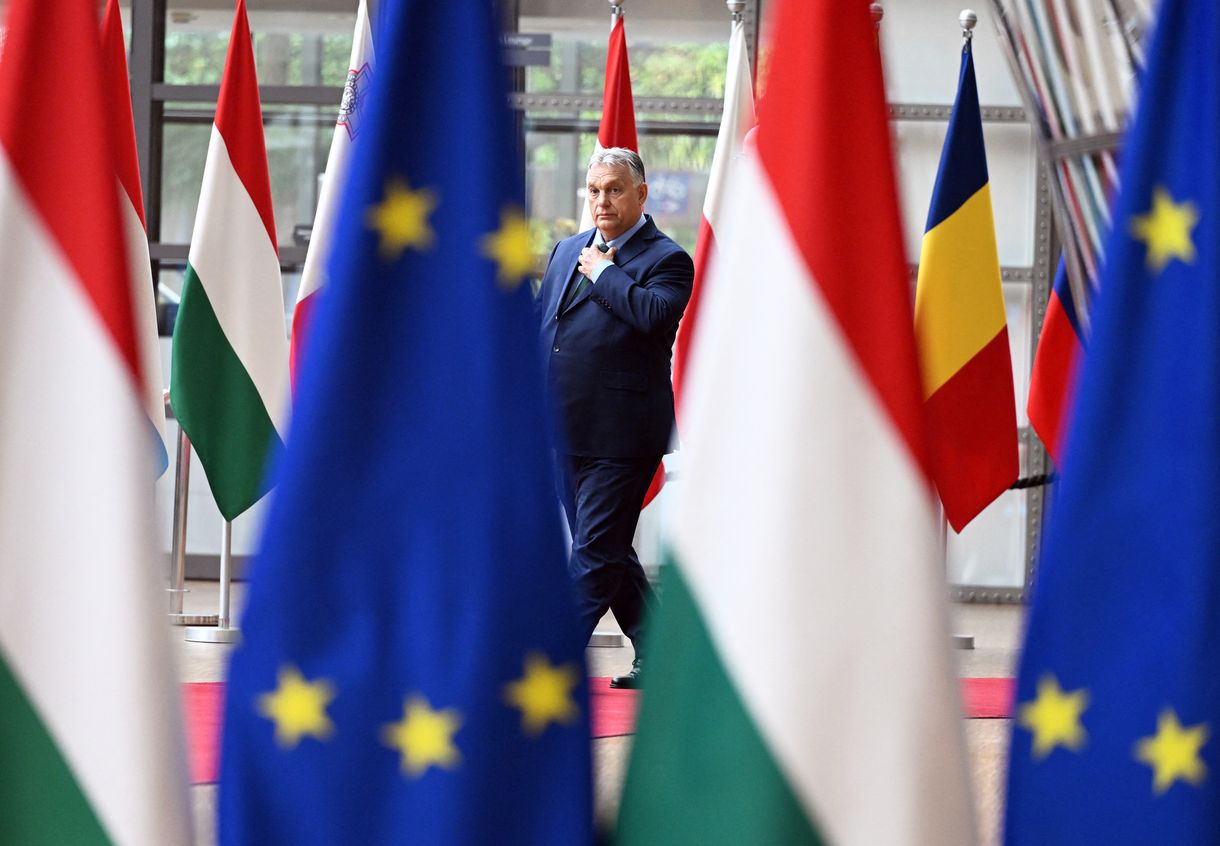 Eltűnt az EU soros elnöki logója Orbán békemissziós képeiről