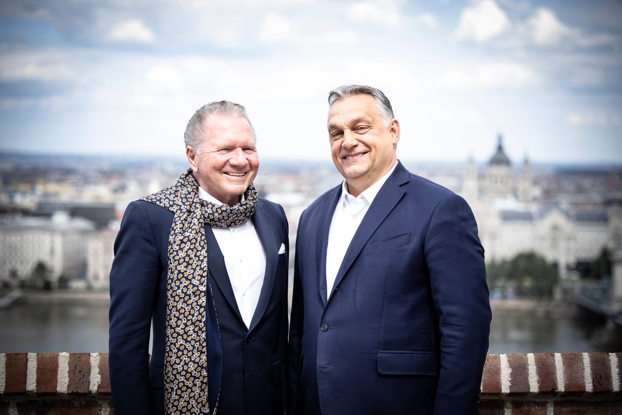 A világ leggazdagabb magyarja, a modern tőzsdézés úttörője, akinek bankalapításába még Orbán Viktor is besegít