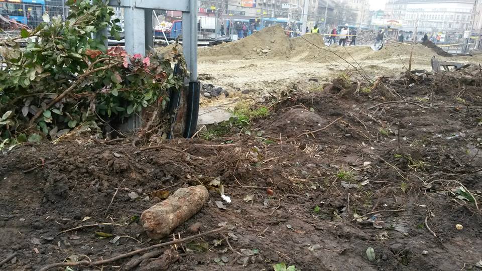 Gránát miatt terelik el a gyalogosokat a Széll Kálmán téren
