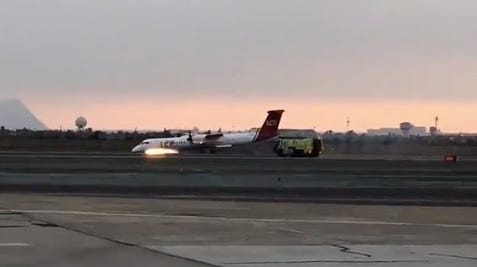 Videó: rázos-tüzes kényszerleszállást hajtott végre a repülőgép, nem nyílt ki az orrfutó
