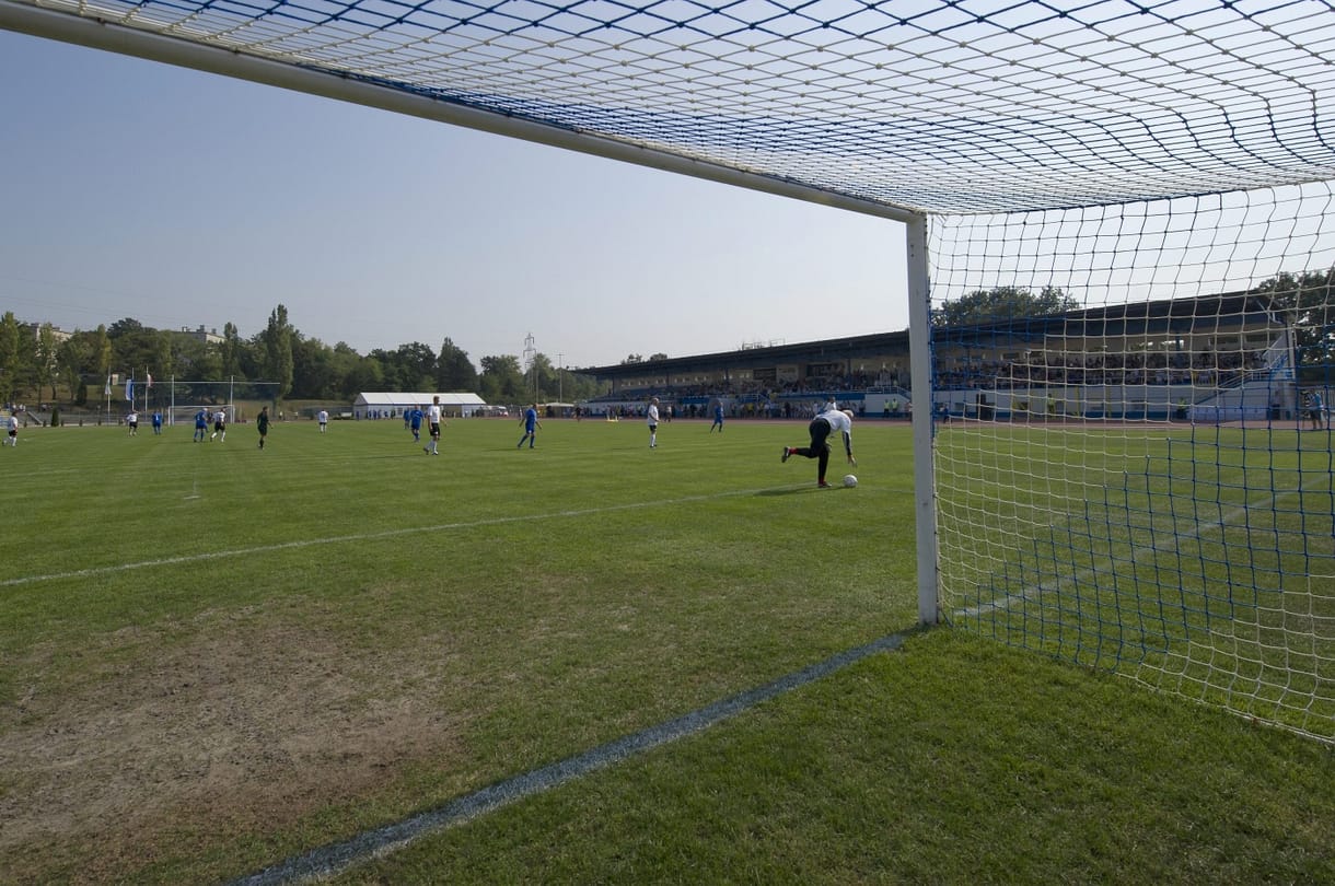 Sok az új stadion, de ki fog füvet nyírni?