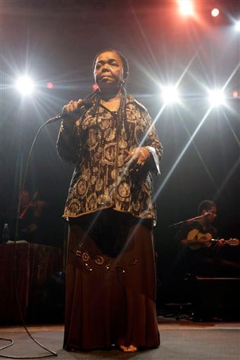Elhunyt Cesaria Evora énekesnő