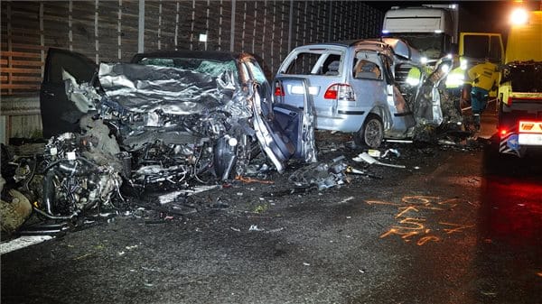 Átrepült egy autó az M5-ös szalagkorlátja felett, hárman meghaltak