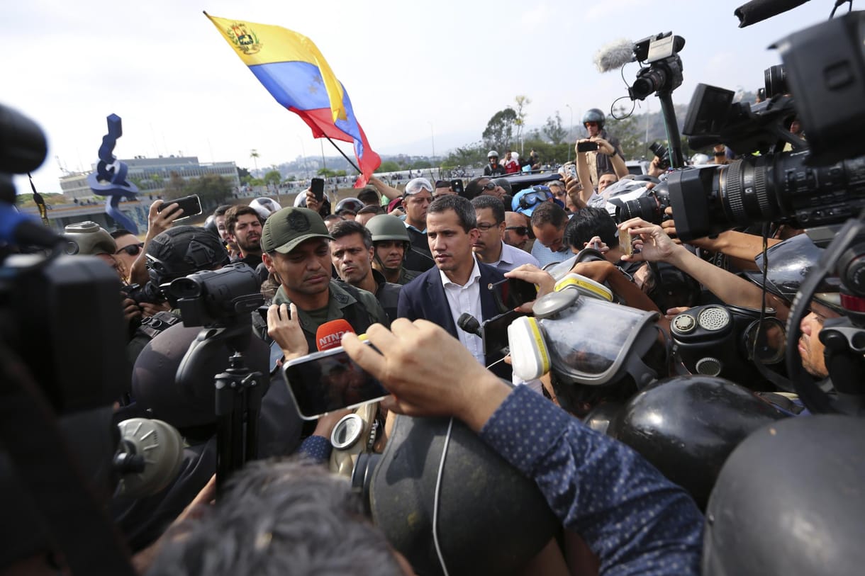Pompeo: Az USA is támogatja a venezuelai ellenzéki felkelőket