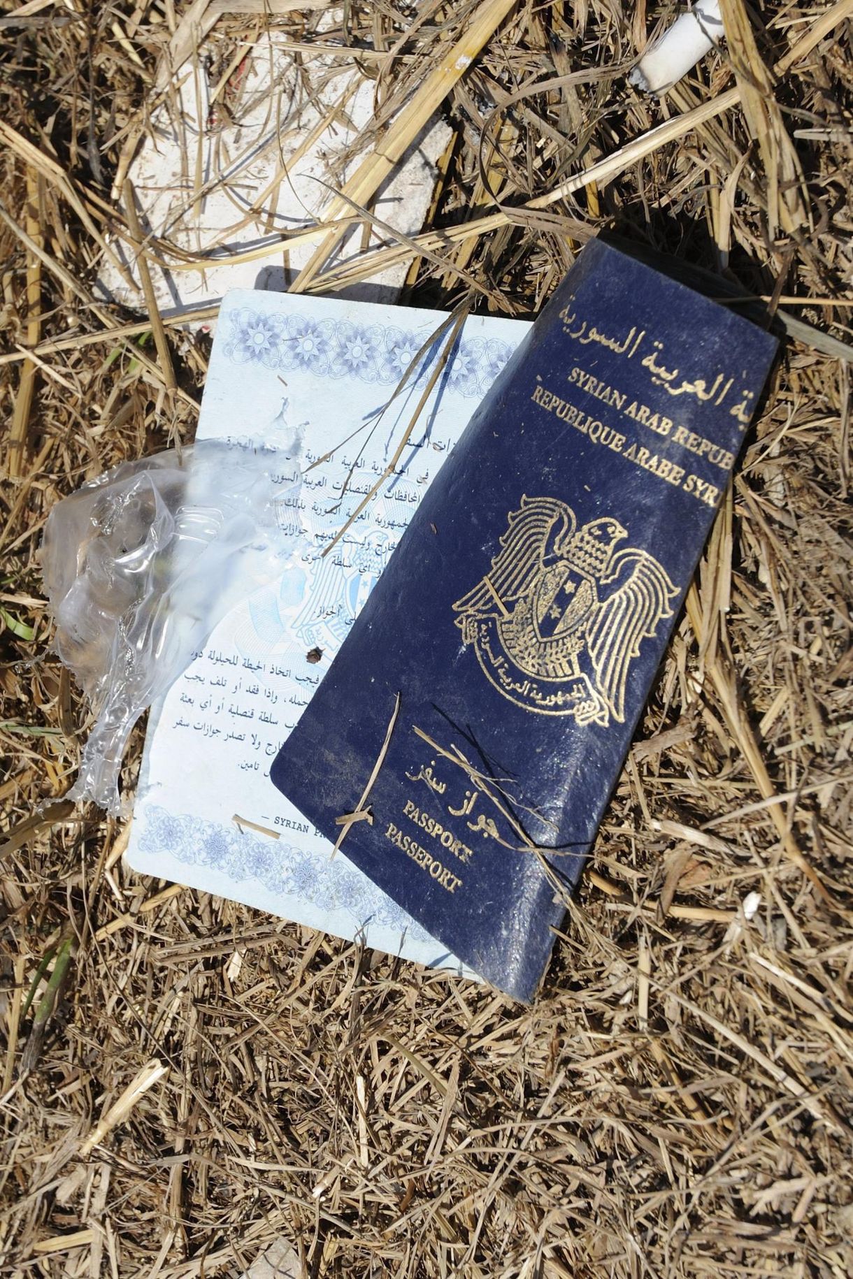 Fotók: a migránsok útja a déli határon, és a különös dolgok, amik maradnak utánuk