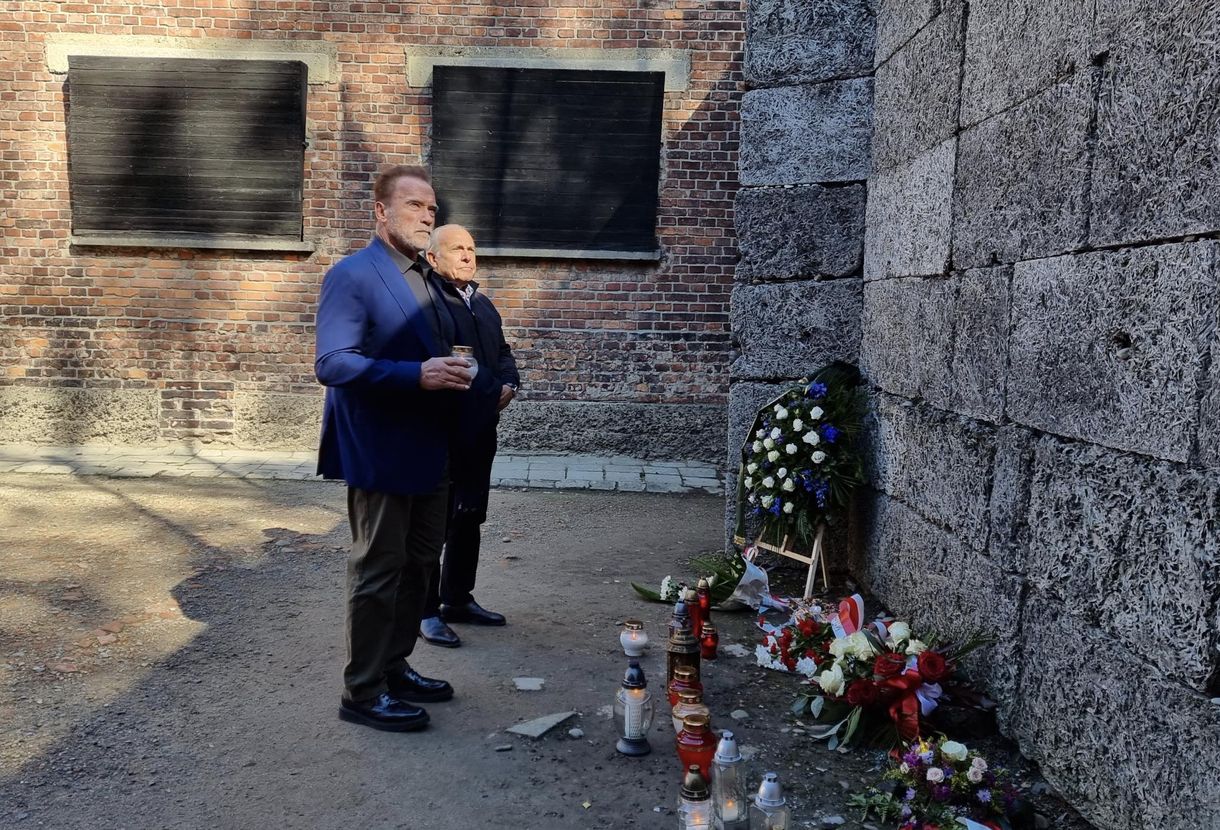 Schwarzenegger sokakat feldühített, nem mindenki szerint jó ötlet Auschwitzban a Terminátort idézni