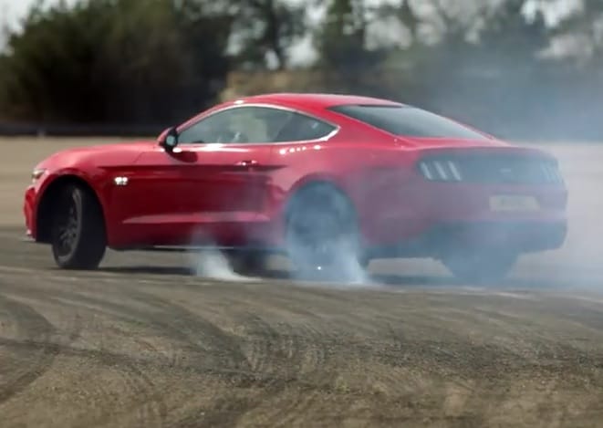 Nagyot tombolt az új Mustang az európai megjelenés örömére – videó