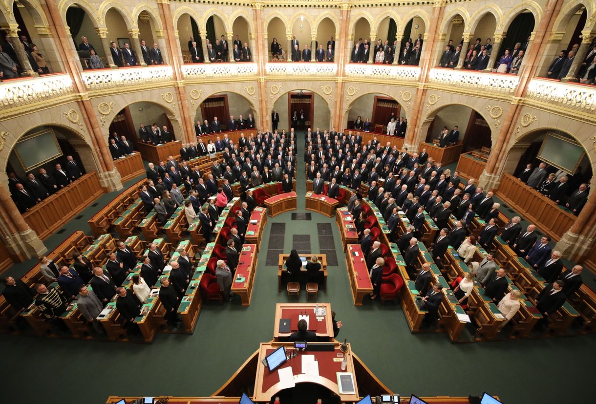 Letették az esküt a képviselők, Hadházy Ákost kivéve – ez történt a parlament alakuló ülésén