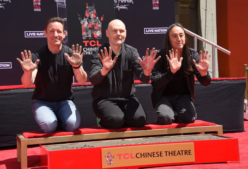 Tízezren jelentkeztek a Smashing Pumpkins gitárosának