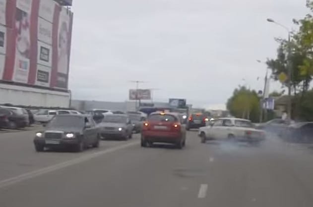 Ez a különbség az autós filmek és a valóság között - videó