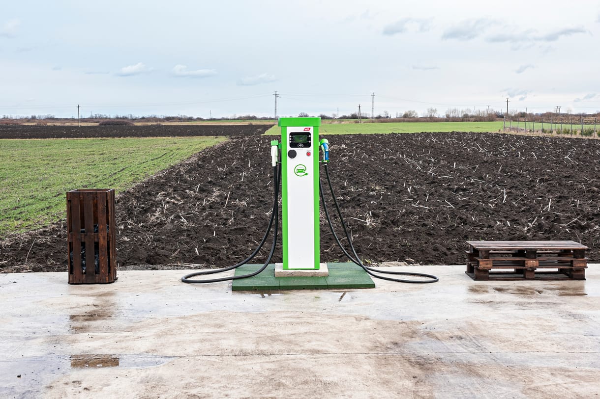 Harminc százalékkal több áramot töltenek az elektromos autókba Magyarországon