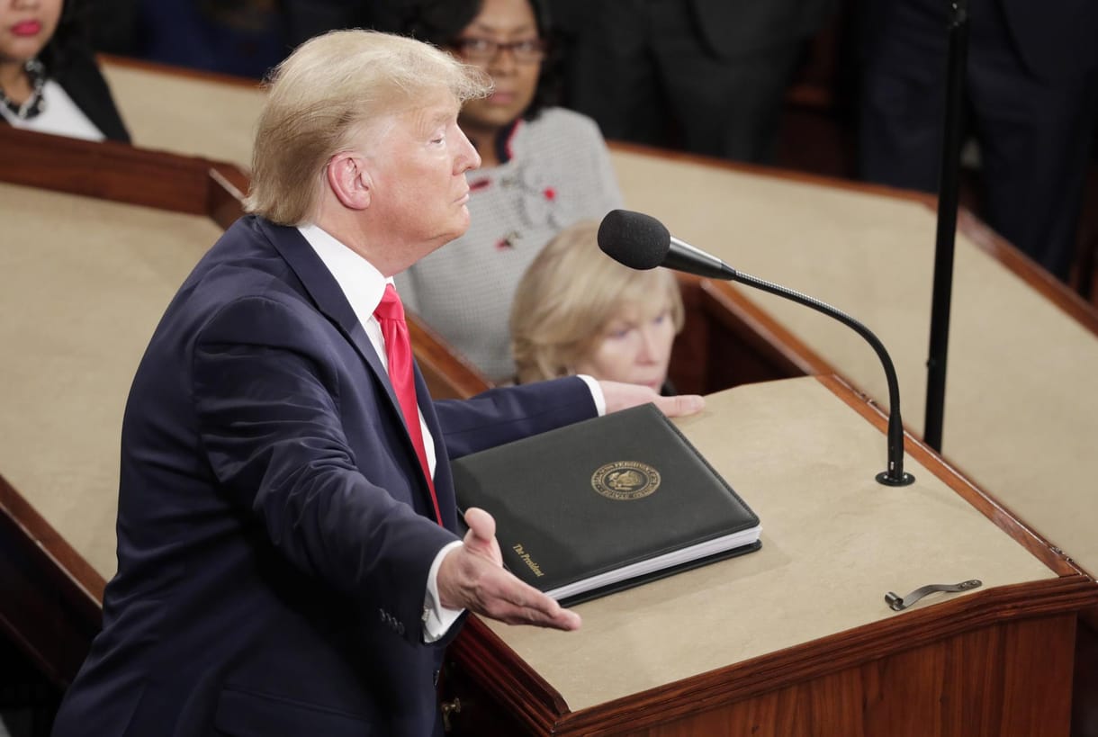 Tanúk szerint Trump 187 percig tétlenül figyelte a Capitolium elleni támadást