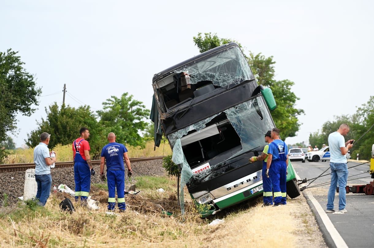 Kungyalui buszbaleset: gyanúsítottként hallgatták ki a sofőrt