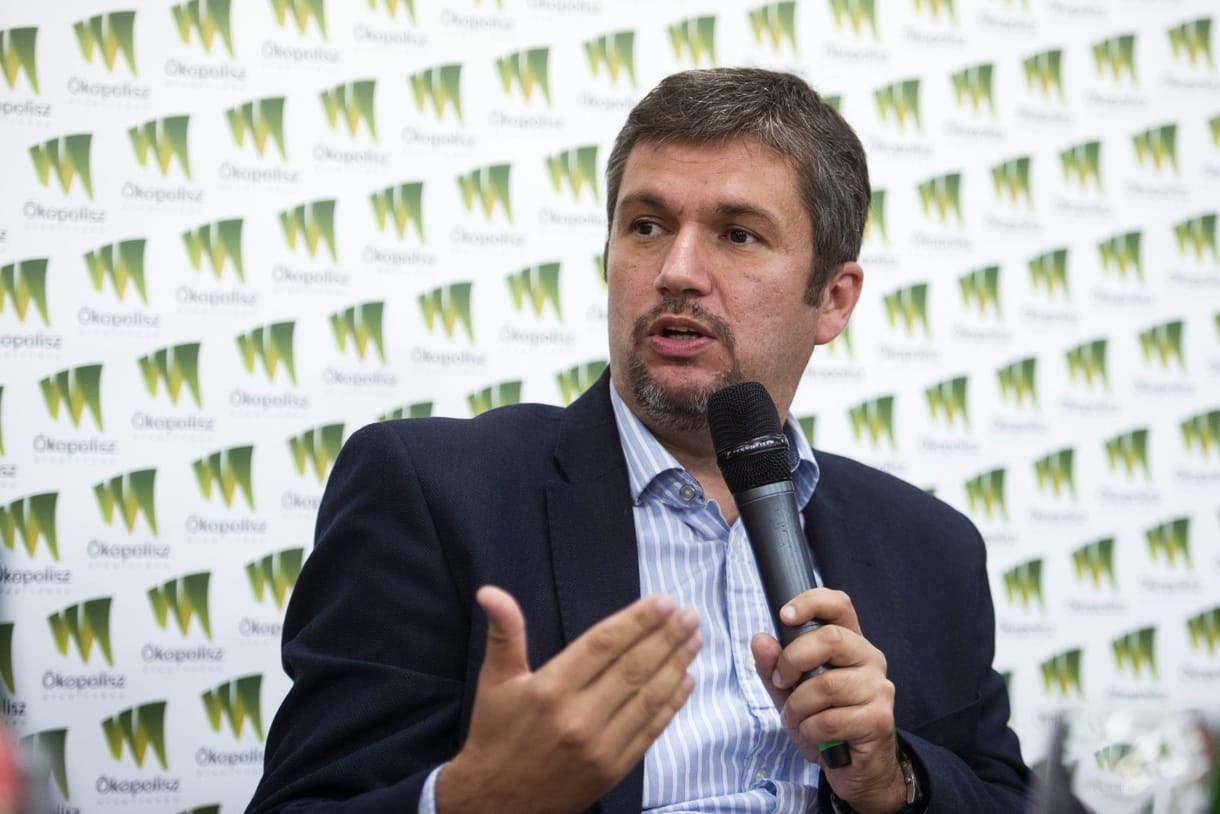 Hadházy: Olyan jól sikerült a hecckampány, hogy már a menekültek éheztetése is belefér
