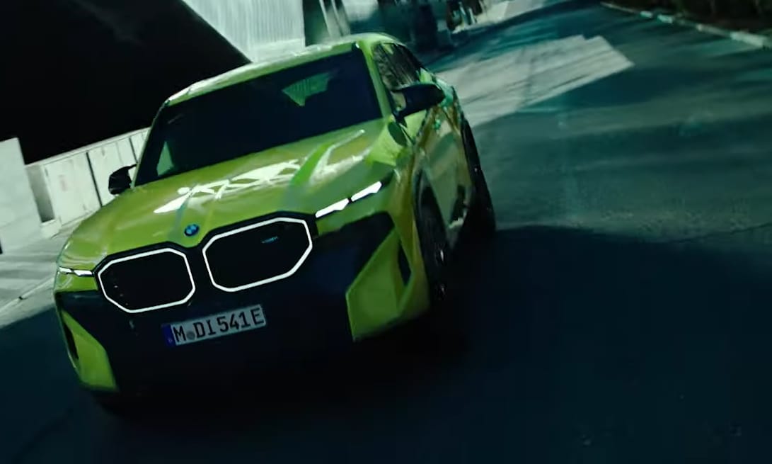 A BMW XM leggyengébb verziója is bőven 500 lóerő felettinek ígérkezik