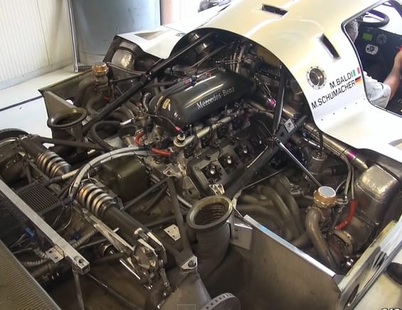 Ilyen az igazán szép turbós V8-as motorhang
