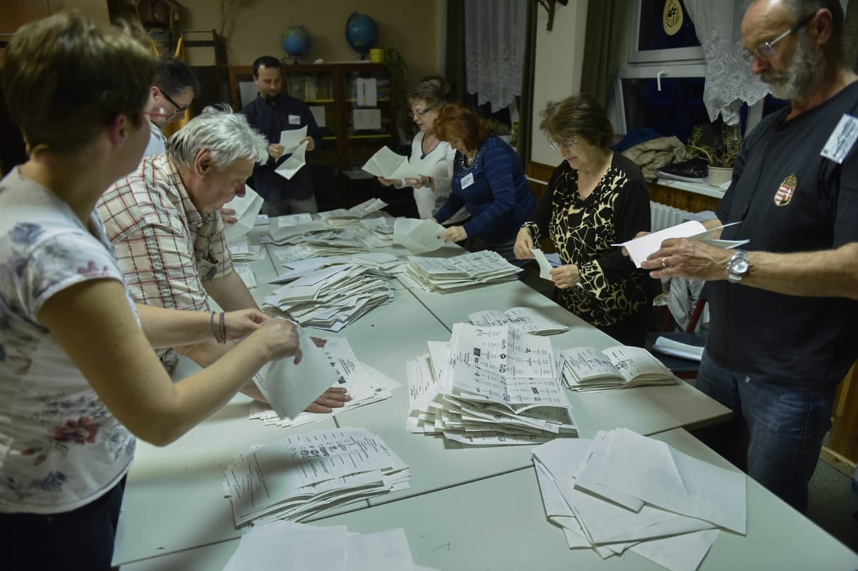 A polgármesterekre leadott szavazatokat számolják össze először a választáson, az EP-s voksok az utolsók